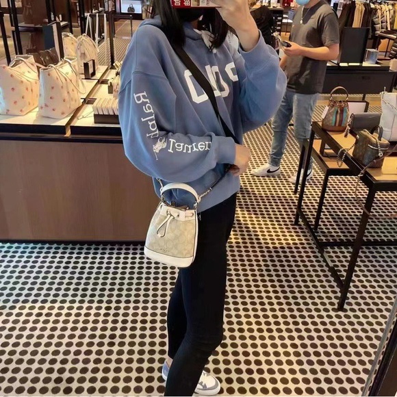 Coach Dempsey Bucket Bag 15 In Signature Canvas With Heart Charm - Picture 6 of 7